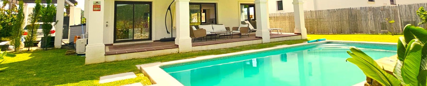 Amplia oferta de pisos, casas en Estepona. CASA ESTEPONA en Estepona