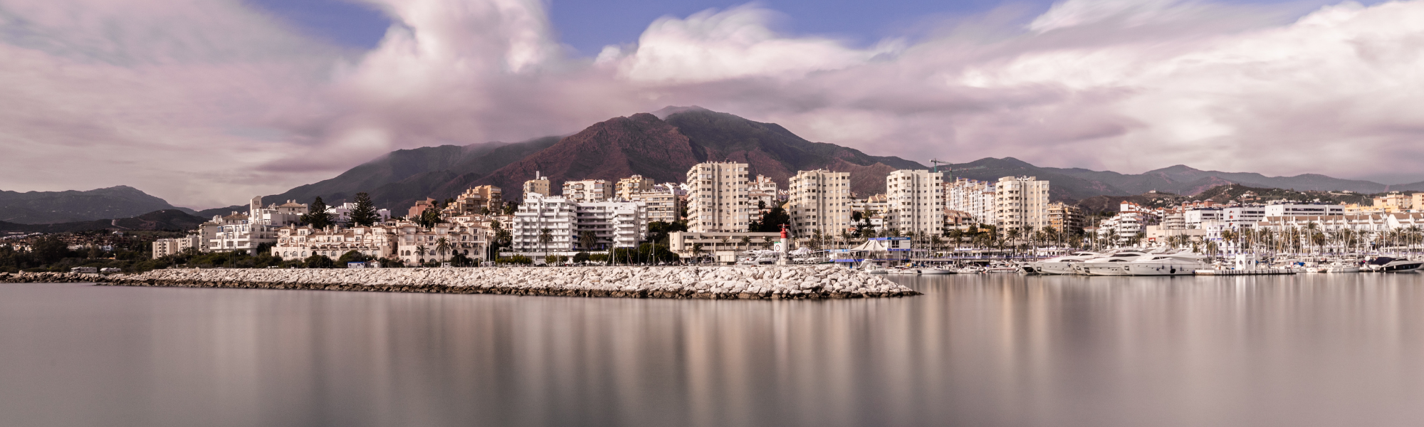 Tenemos la casa de sus sueños en Estepona, Marbella, Sotogrande, Benahavís. INMOBILIARIA CASA ESTEPONA en Estepona