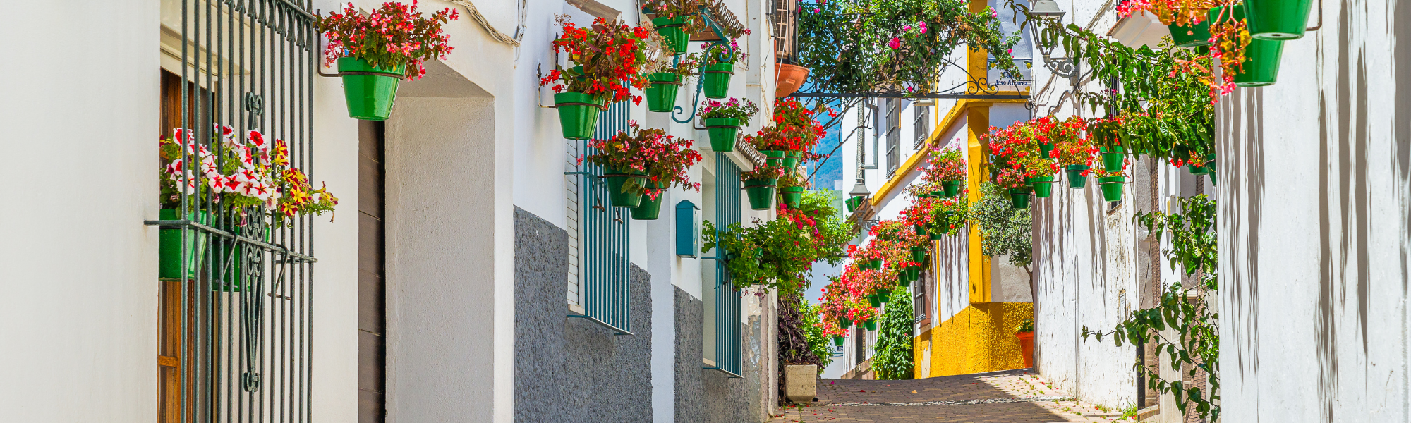 Descubra nuestra gran oferta inmobiliaria Estepona, Marbella, Sotogrande, Benahavís. INMOBILIARIA CASA ESTEPONA en Estepona